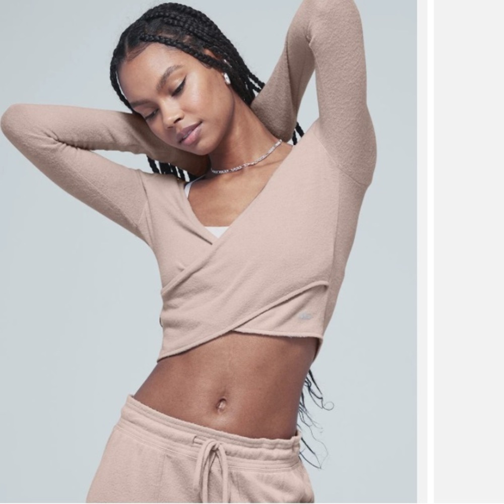 Alo yoga Amelia Luxe Long Sleeve Crop Top in Dusty Pink